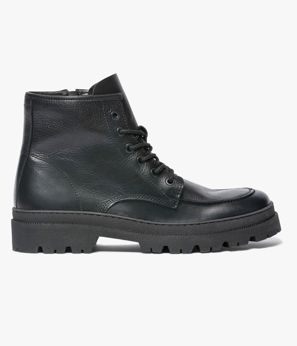 LEATHER BOOT WITH LACES AND TRACK SOLE