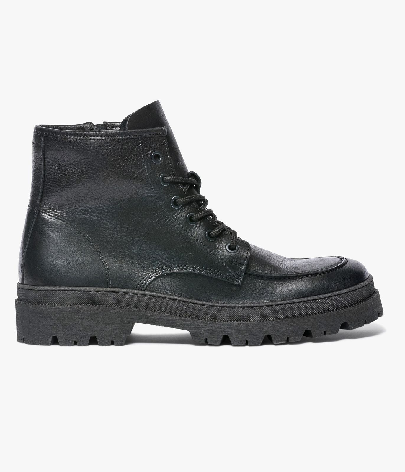 LEATHER BOOT WITH LACES AND TRACK SOLE