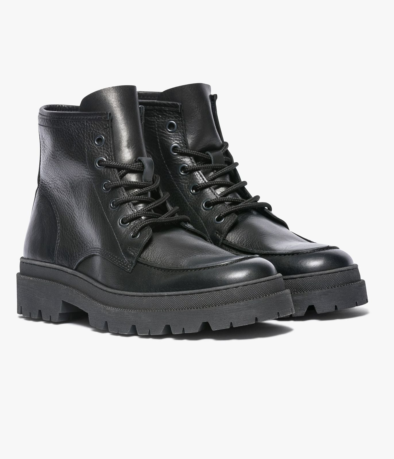 LEATHER BOOT WITH LACES AND TRACK SOLE