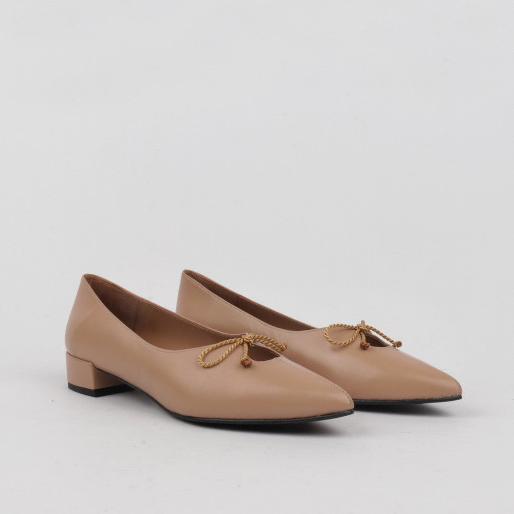 Camel low heel shoes teardrop neckline FLORA