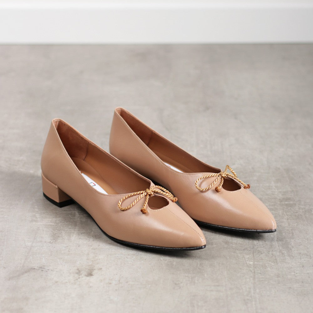 Camel low heel shoes teardrop neckline FLORA