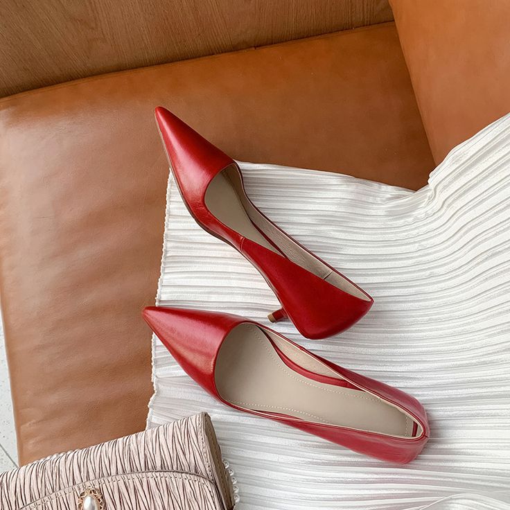 Women's Pointed-Toe Leather Kitten Heel Pump